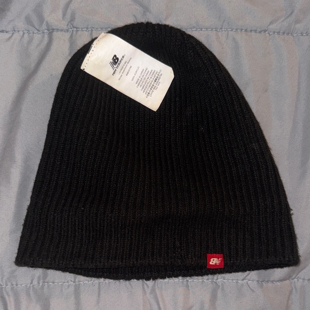 New Balance Black Ribbed Beanie - Picture 4 of 4